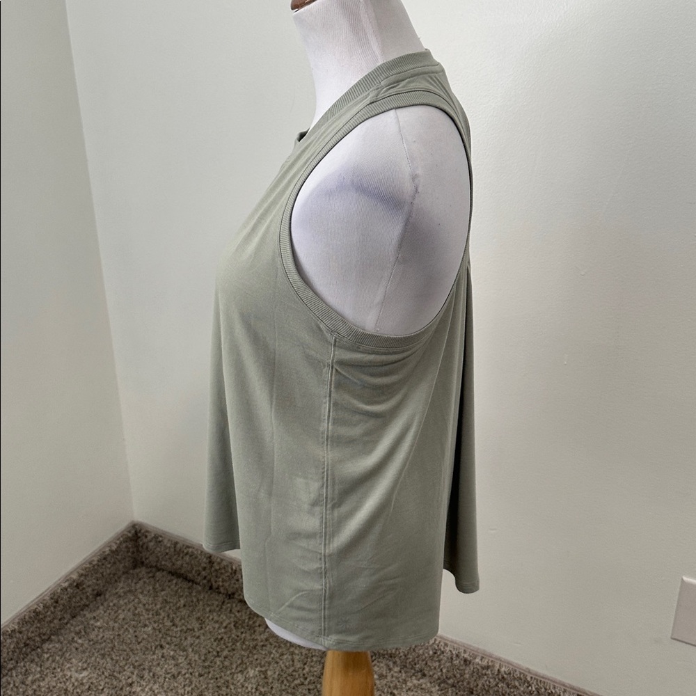 🩰 Athleta Razor Back Tank Top - Picture 2 of 4